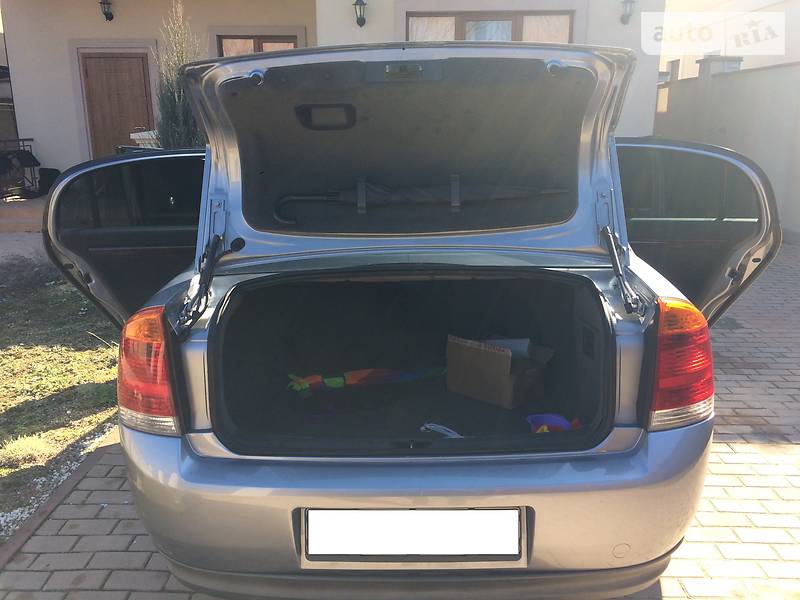 Седан Opel Vectra 2003 в Одесі