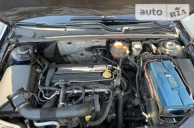 Седан Opel Vectra 2004 в 