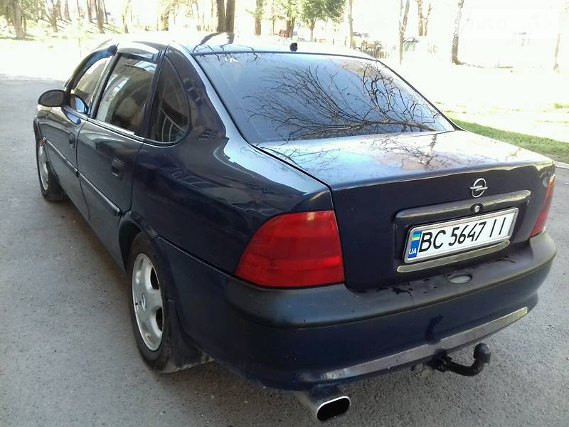 Седан Opel Vectra 1996 в Бориславі