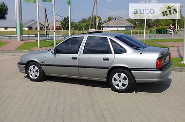 Седан Opel Vectra 1993 в Косове