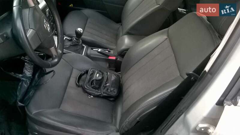 Седан Opel Vectra 2008 в Ровно