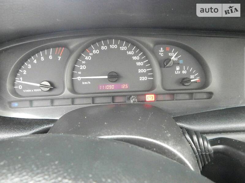 Седан Opel Vectra 2000 в Сарнах