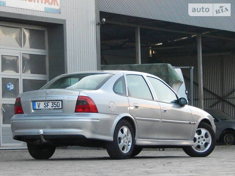 Седан Opel Vectra 2000 в Сарнах