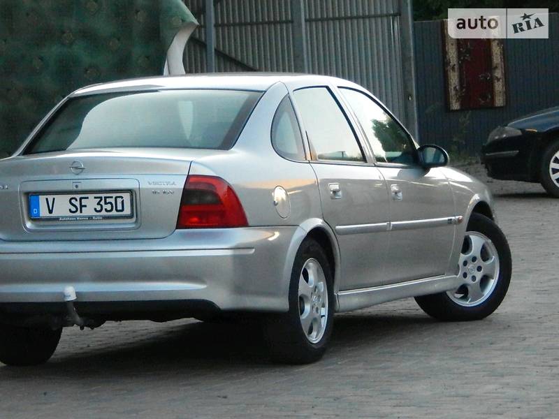 Седан Opel Vectra 2000 в Сарнах
