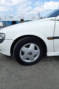 Седан Opel Vectra 1999 в Каневе