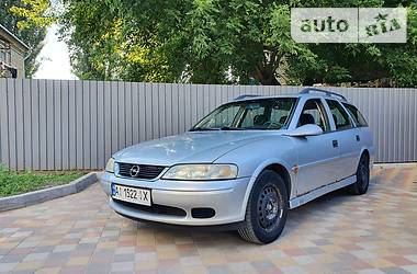 Универсал Opel Vectra 2000 в Вишневом