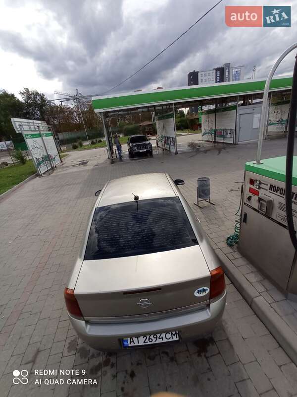 Седан Opel Vectra 2002 в Галиче