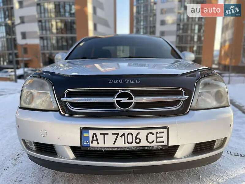 Седан Opel Vectra 2004 в Ивано-Франковске