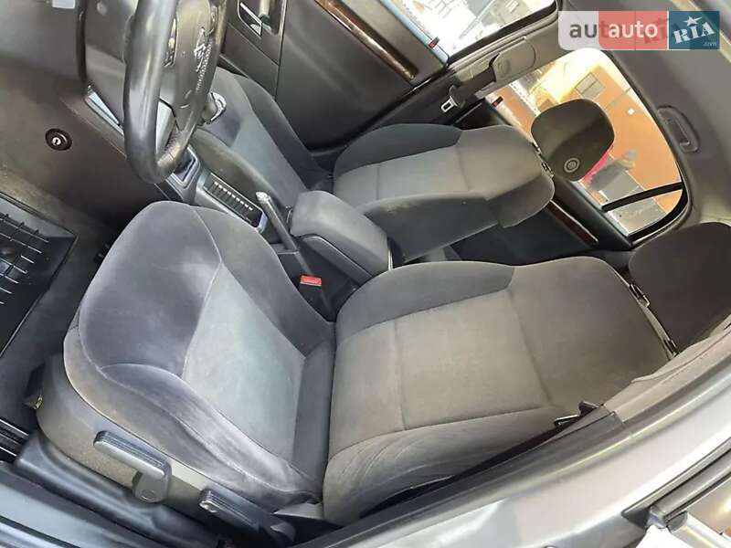 Седан Opel Vectra 2004 в Ивано-Франковске