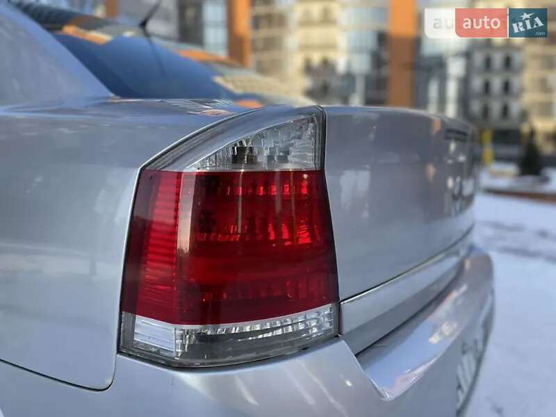 Седан Opel Vectra 2004 в Ивано-Франковске