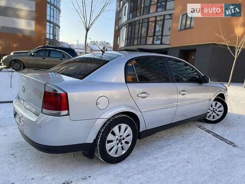 Седан Opel Vectra 2004 в Ивано-Франковске