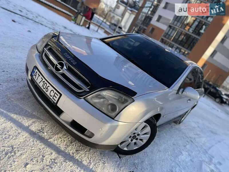 Седан Opel Vectra 2004 в Ивано-Франковске