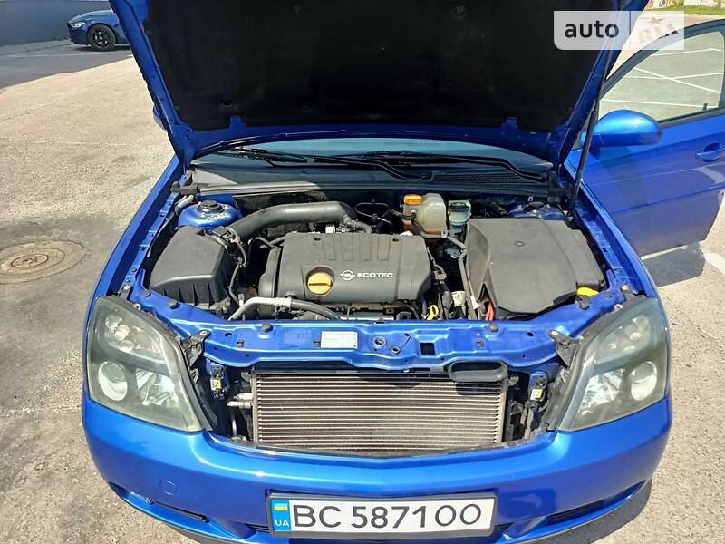 Седан Opel Vectra 2004 в Львові