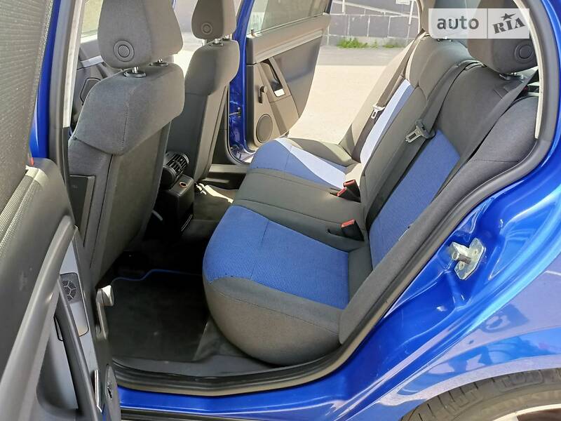 Седан Opel Vectra 2004 в Львові