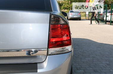 Седан Opel Vectra 2004 в 