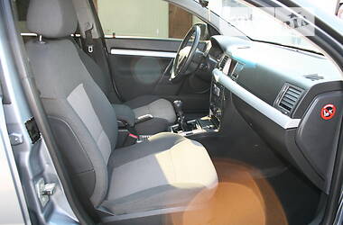 Седан Opel Vectra 2004 в 