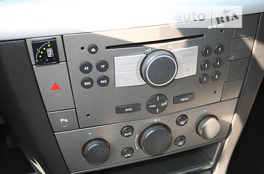 Седан Opel Vectra 2004 в 