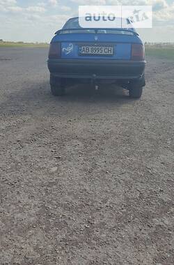 Седан Opel Vectra 1990 в Погребище
