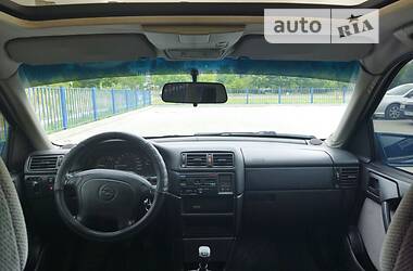 Седан Opel Vectra 1995 в 