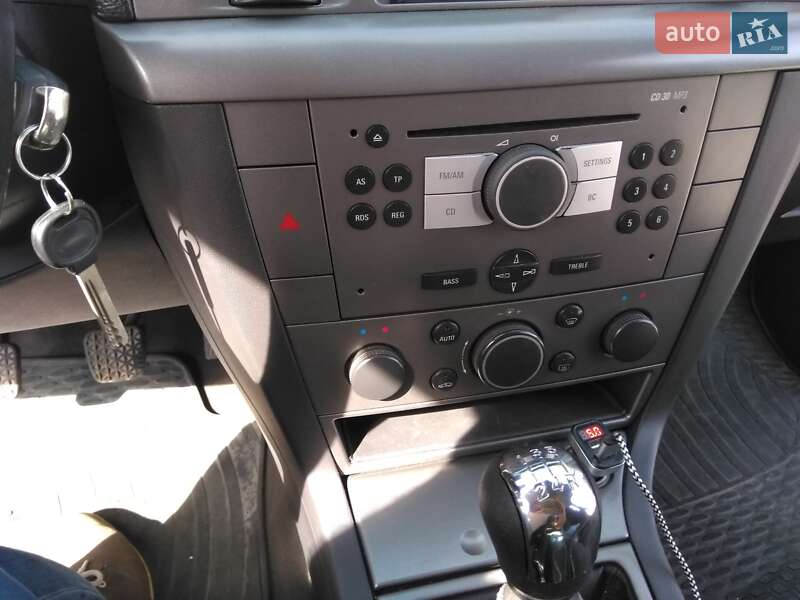 Седан Opel Vectra 2006 в Трускавці