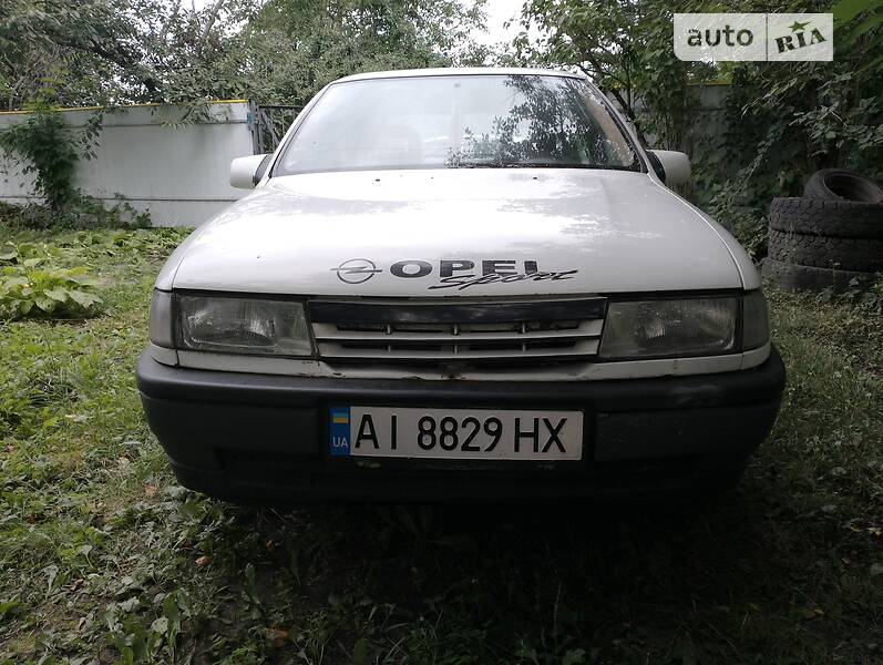 Ліфтбек Opel Vectra 1990 в Згурівці