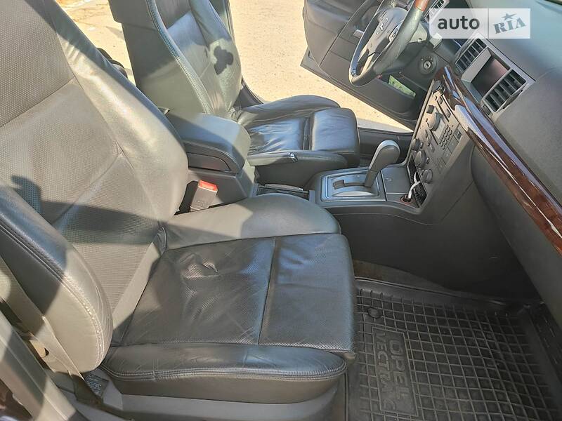 Седан Opel Vectra 2004 в Одесі
