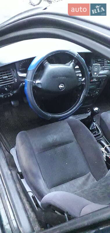Седан Opel Vectra 1998 в Черкасах