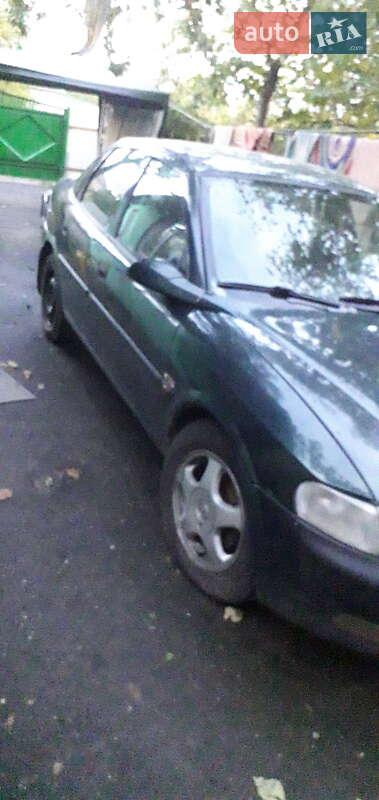 Седан Opel Vectra 1998 в Черкасах