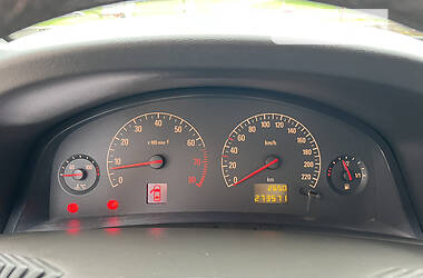 Седан Opel Vectra 2002 в Синельниково