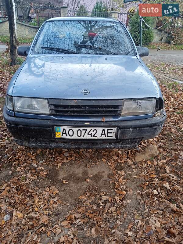 Седан Opel Vectra 1989 в Яремче