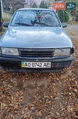 Седан Opel Vectra 1989 в Яремче