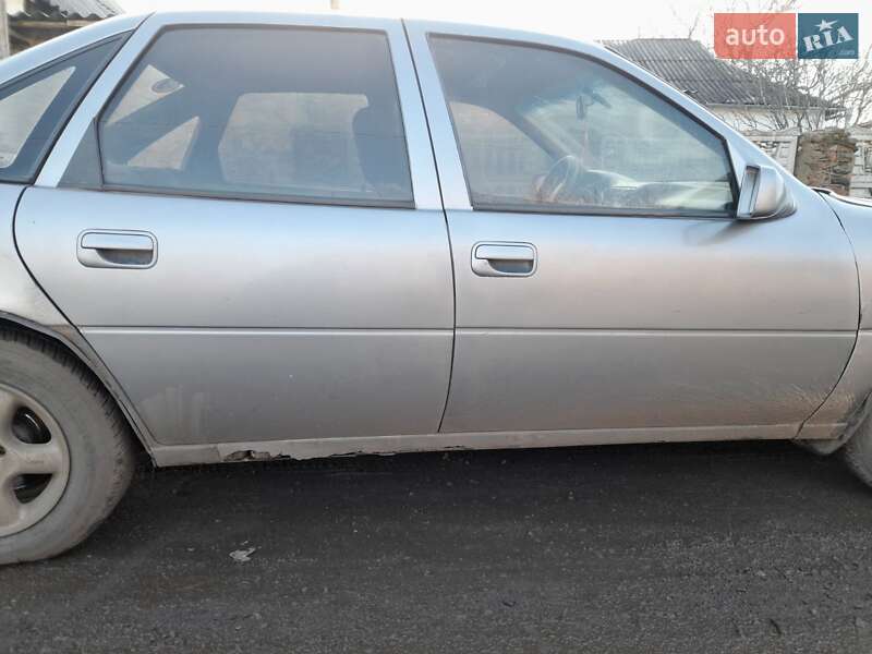 Седан Opel Vectra 1989 в Первомайске