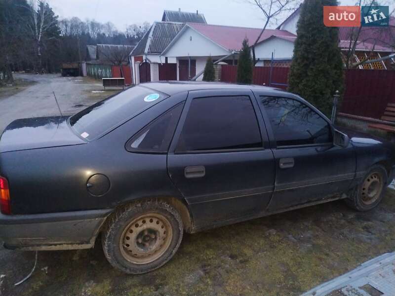 Седан Opel Vectra 1990 в Звягелі