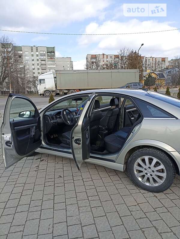 Лифтбек Opel Vectra 2006 в Дрогобыче