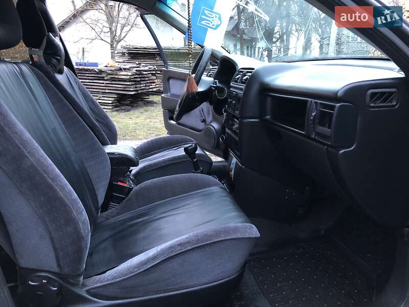Седан Opel Vectra 1993 в Львові