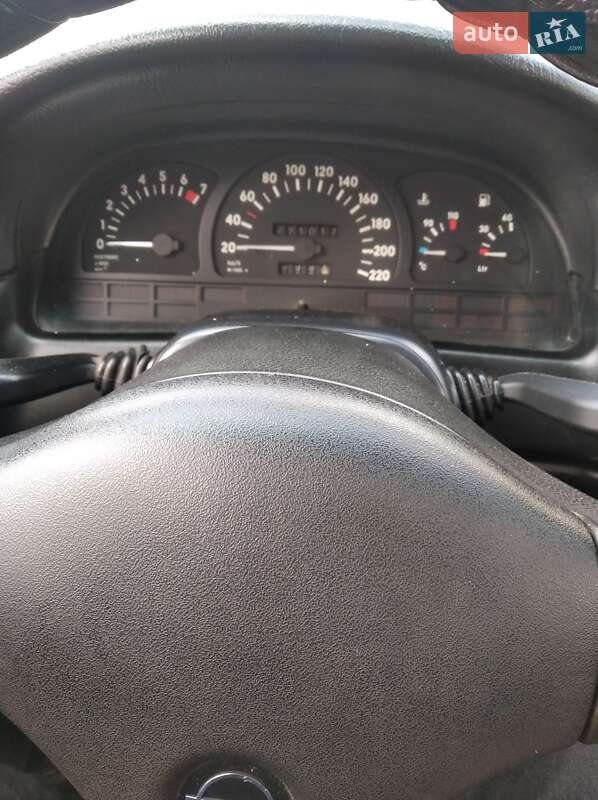 Седан Opel Vectra 1989 в Рокитному фото 4 Седан Opel Vectra 1989 в Рокитному