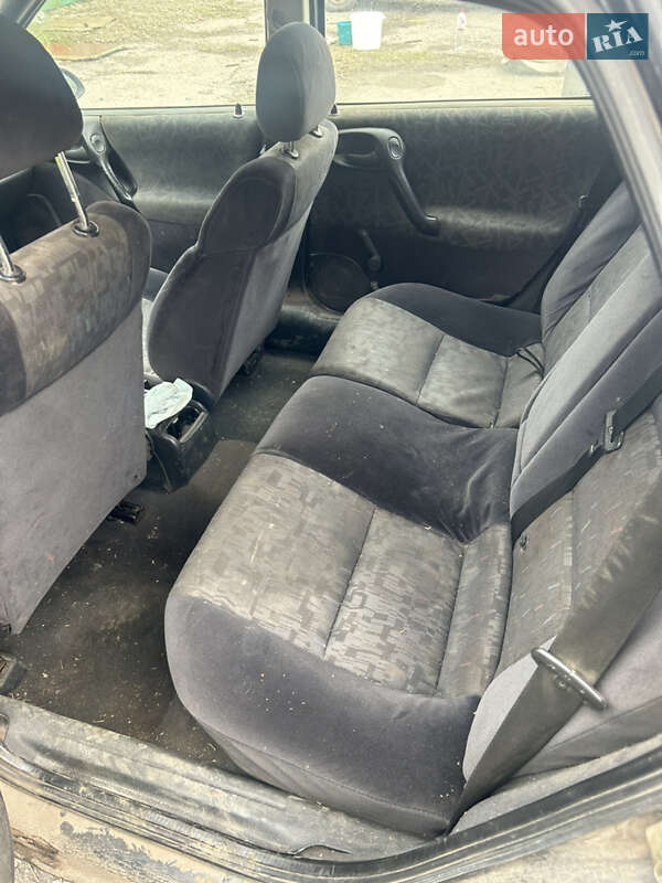 Седан Opel Vectra 1998 в Славянске