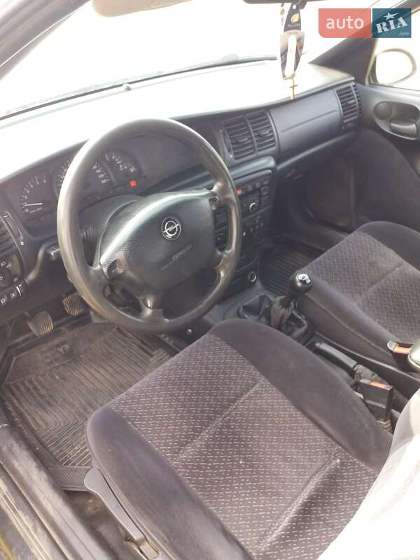 Седан Opel Vectra 1998 в Хусте