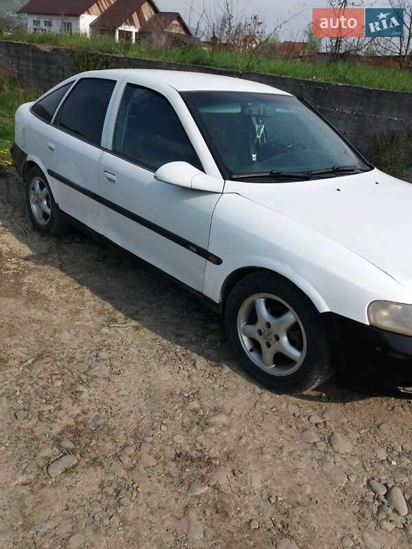 Седан Opel Vectra 1998 в Хусте