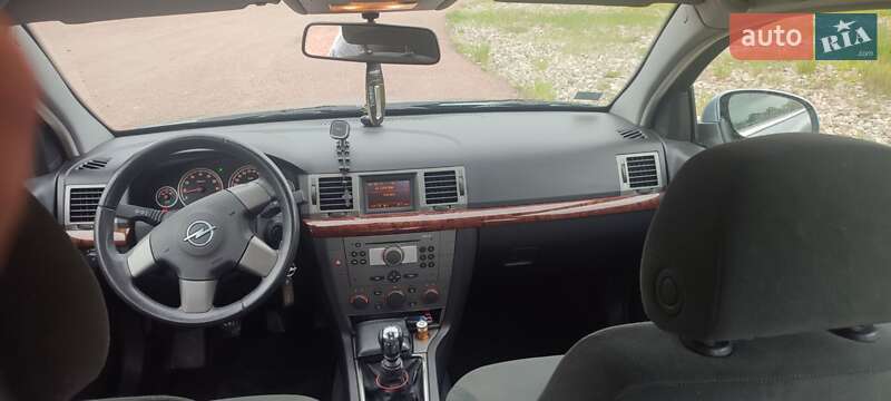 Седан Opel Vectra 2005 в Долине