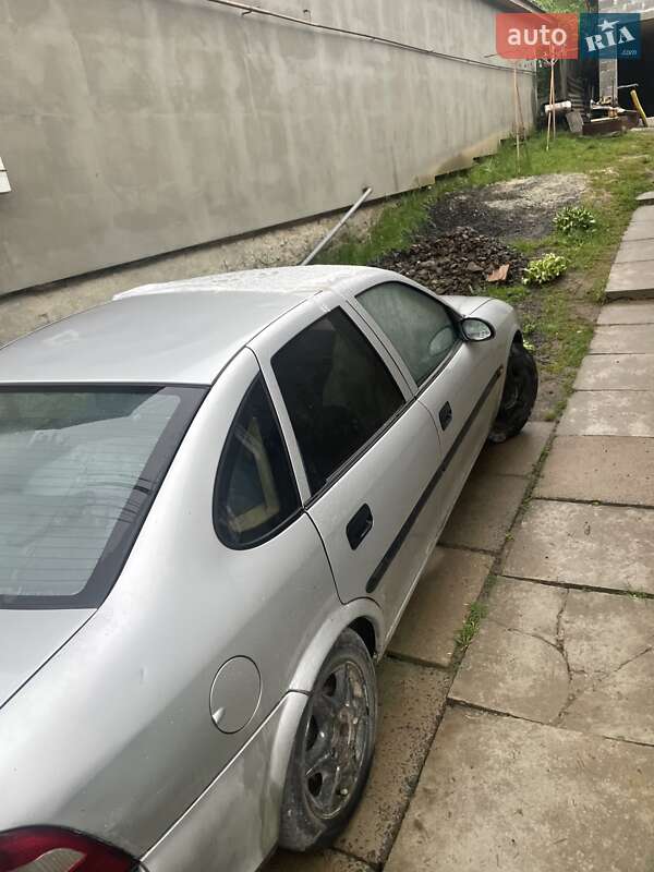 Седан Opel Vectra 1997 в Сваляве