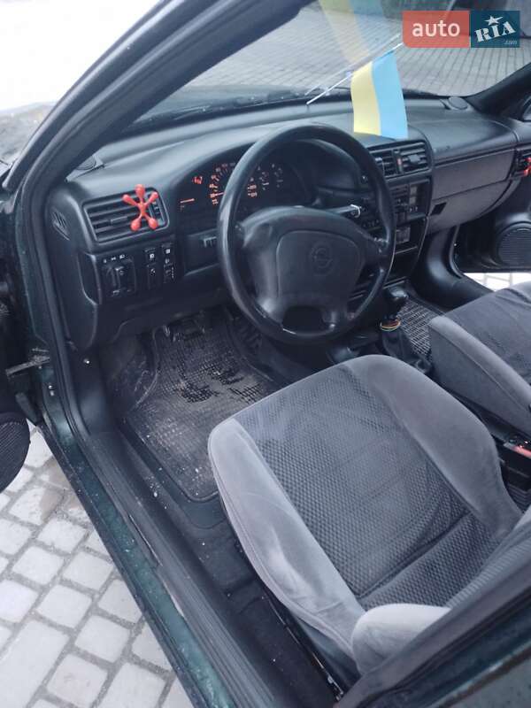 Седан Opel Vectra 1995 в Теофиполе фото 6 Седан Opel Vectra 1995 в Теофиполе