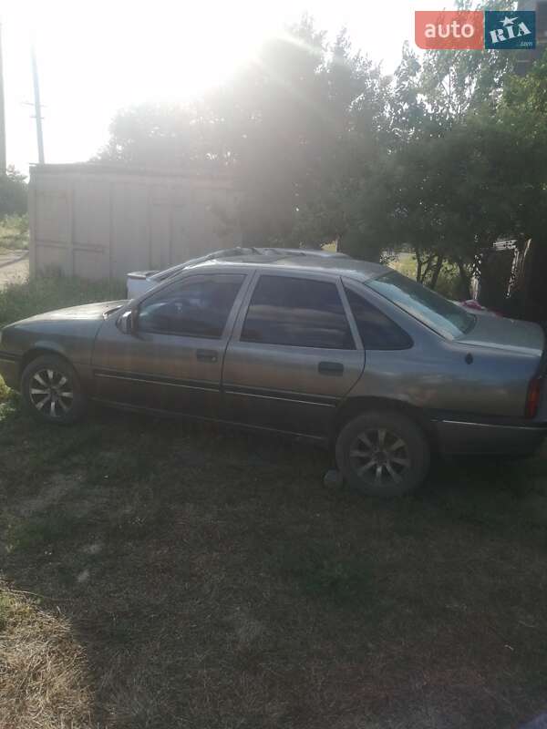 Седан Opel Vectra 1988 в Березнегуватому