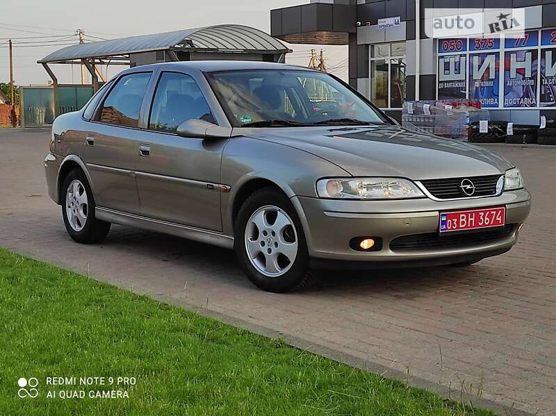 Седан Opel Vectra 1999 в Сарнах