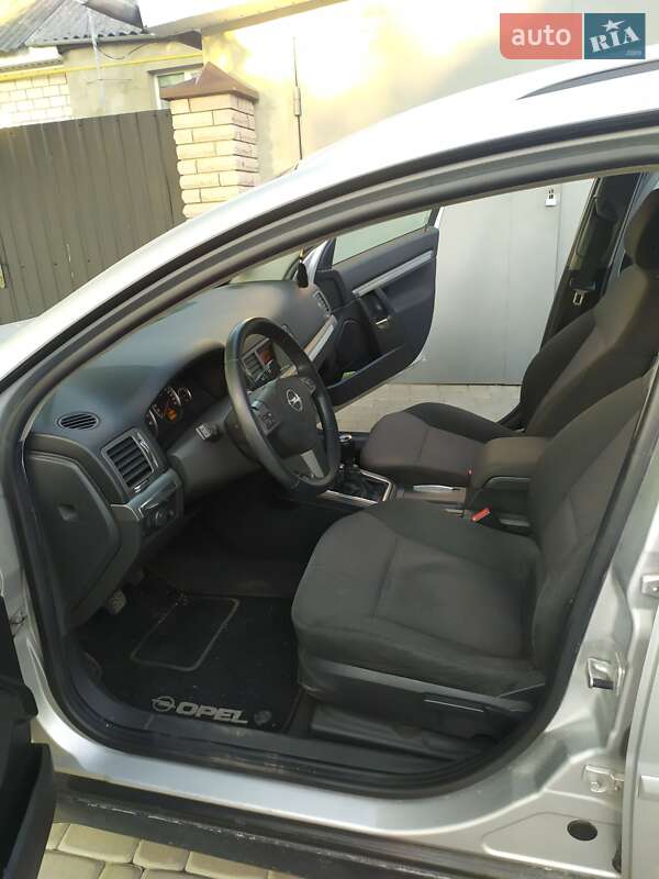 Универсал Opel Vectra 2006 в Хмельнике
