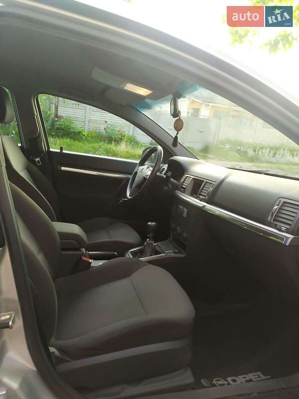 Универсал Opel Vectra 2006 в Хмельнике