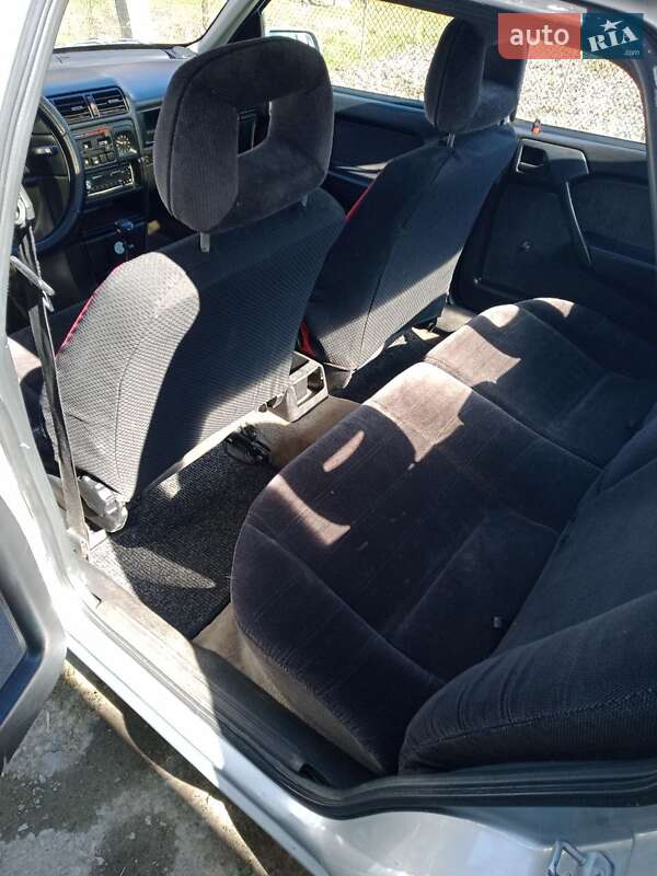 Седан Opel Vectra 1989 в Ивано-Франковске