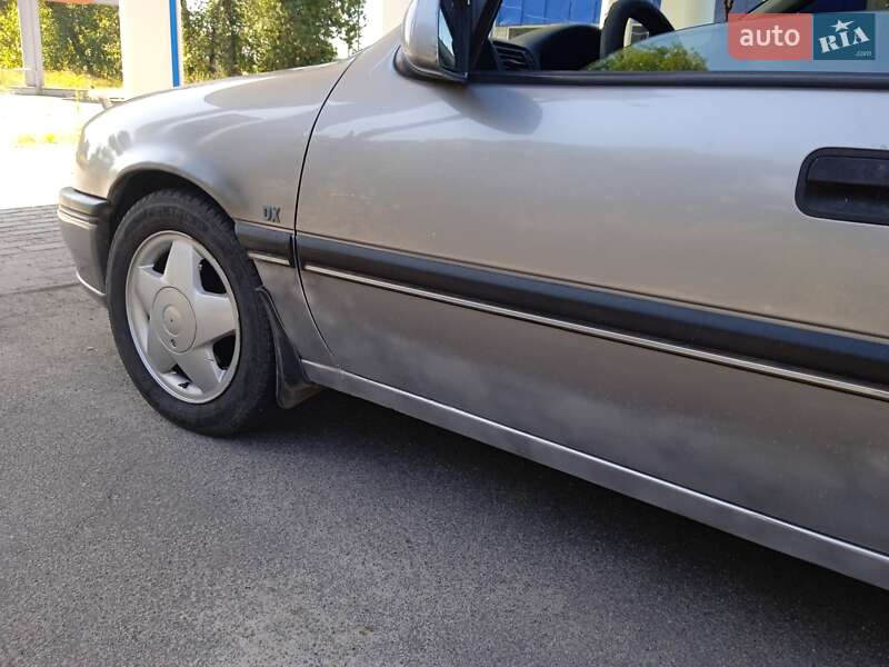 Седан Opel Vectra 1995 в Кременчуге