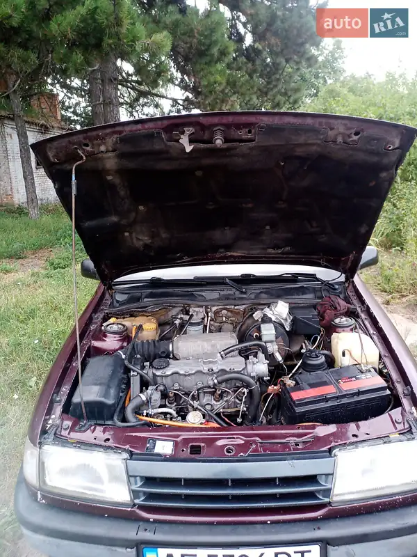 Opel Vectra 1989 VIN W0L000087K1102097 фото оголошення 2 з 48