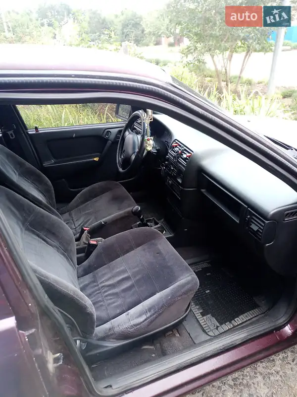 Opel Vectra 1989 VIN W0L000087K1102097 фото оголошення 9 з 48